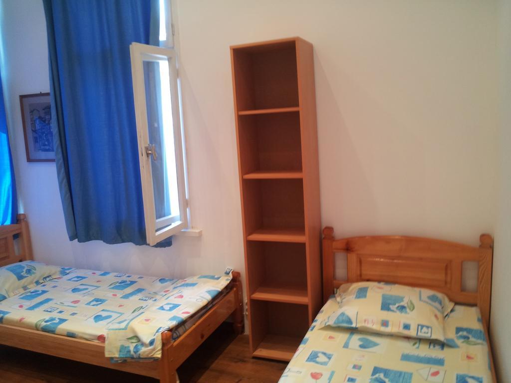 Old House Hostel Burgas Bilik gambar
