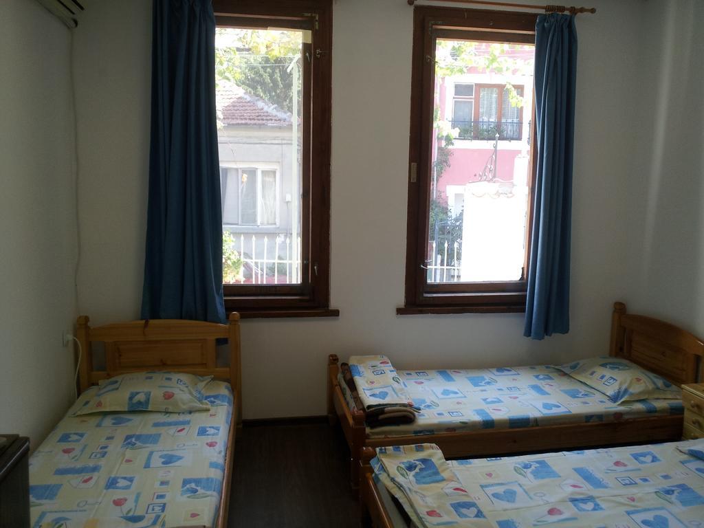 Old House Hostel Burgas Bilik gambar